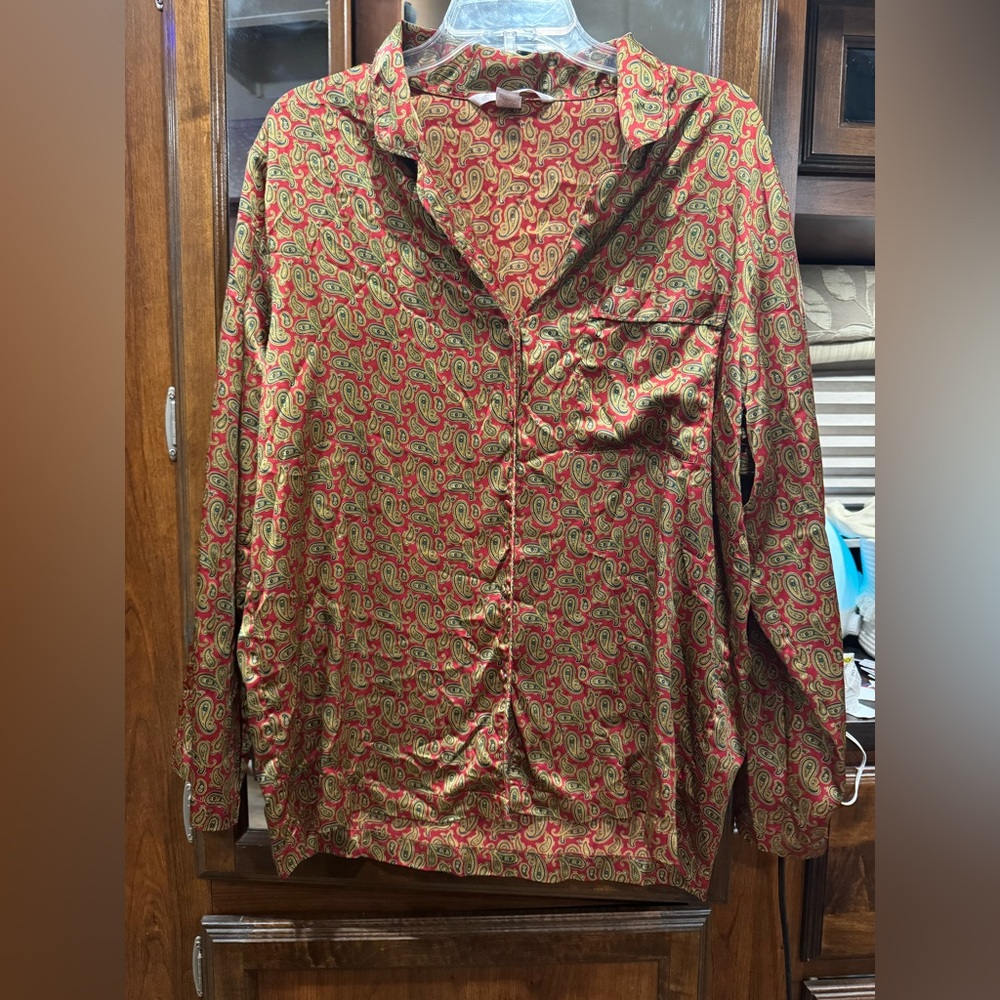 Paisley Patterned Red and Green Victoria’s Secret vintage sleep shirt